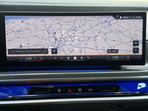 Used 2023 BMW i7 xDrive60 w/ Executive Package 2 AWD/4WD image 27