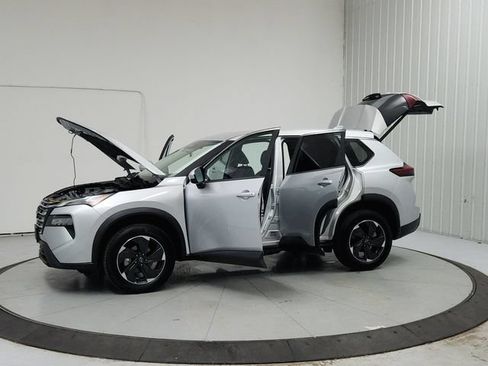 Used 2024 Nissan Rogue SV AWD/4WD image 12