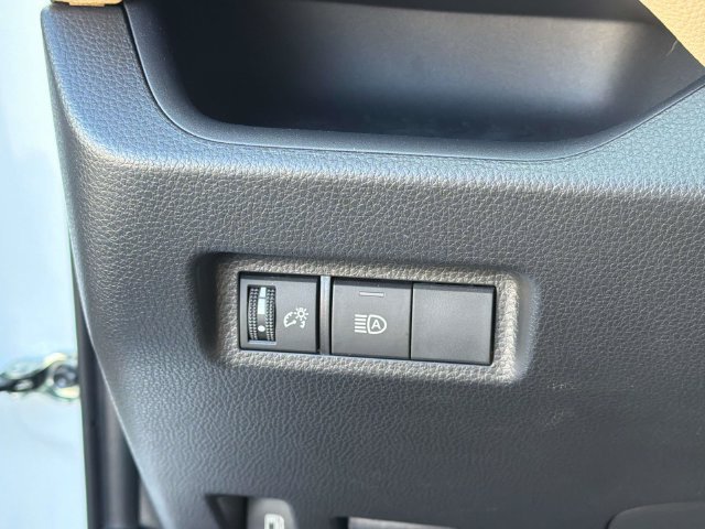 Used 2023 Toyota RAV4 LE AWD/4WD image 29