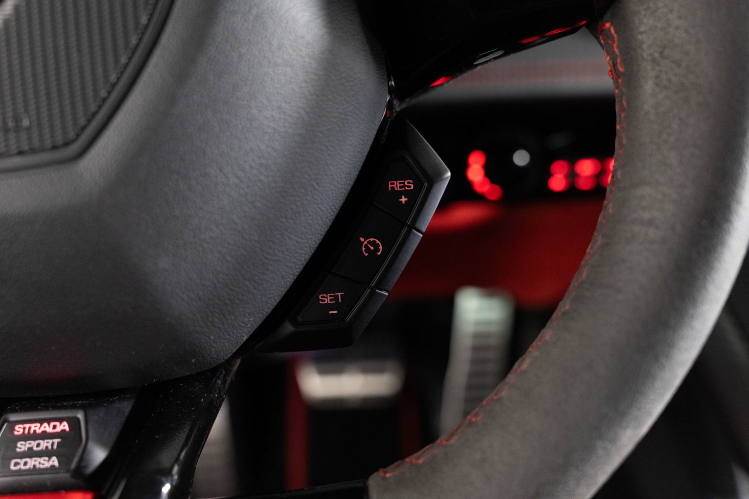 Used 2020 Lamborghini Huracan EVO AWD/4WD image 25