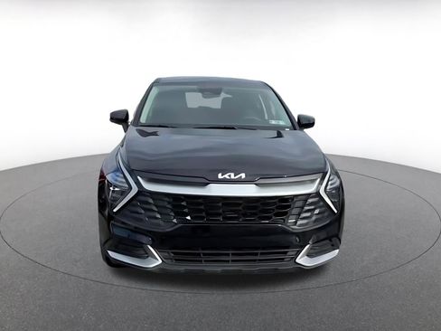 Used 2025 Kia Sportage LX image 3