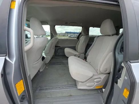 Used 2014 Toyota Sienna LE FWD image 7