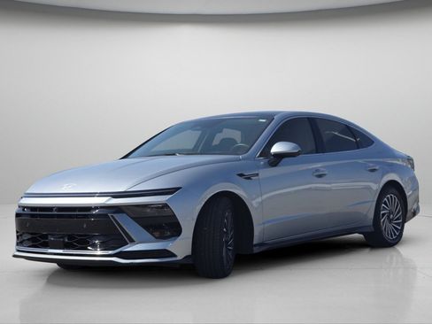 Used 2025 Hyundai Sonata Limited FWD image 21