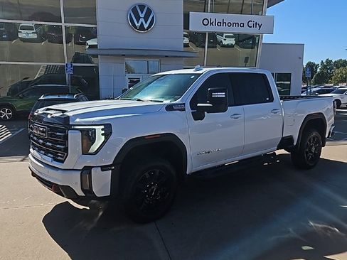 Used 2024 GMC Sierra 2500 AT4 image 1