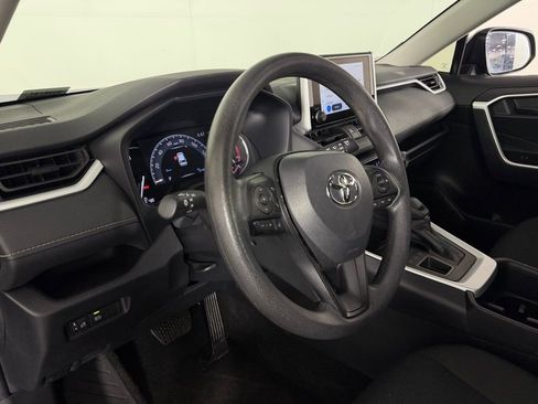 Used 2025 Toyota RAV4 LE AWD/4WD image 19