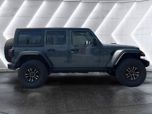 Used 2025 Jeep Wrangler Unlimited Rubicon w/ XTREMEE 35" Tire Package AWD/4WD image 8