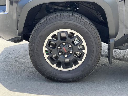 Used 2025 Toyota Tacoma TRD Off-Road AWD/4WD image 13