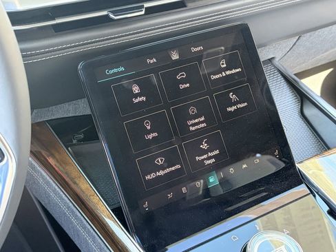 Certified 2026 Cadillac Escalade ESV Platinum Luxury w/ LPO, Radiant Package AWD/4WD image 32