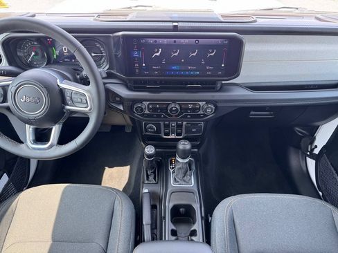 Certified 2025 Jeep Wrangler Unlimited Sahara AWD/4WD image 11