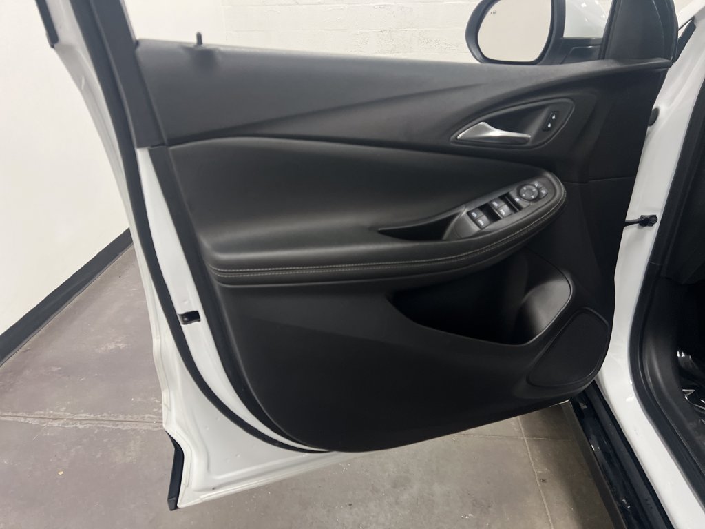 Used 2024 Buick Encore GX Sport Touring FWD image 10