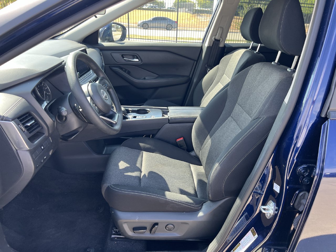 Used 2024 Nissan Rogue SV FWD image 5