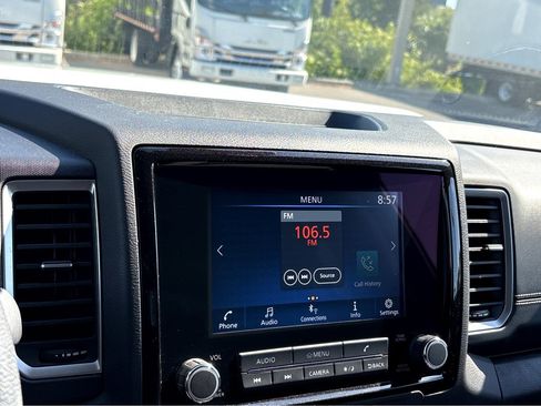Used 2024 Nissan Frontier SV w/ Tow Package RWD image 9