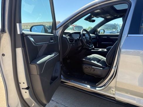 New 2026 GMC Acadia Denali AWD/4WD image 9