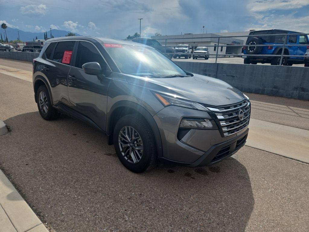 Used 2026 Nissan Rogue S FWD image 3