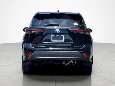 Certified 2024 Toyota Highlander XLE AWD/4WD image 4