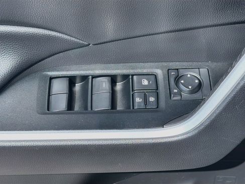 Used 2025 Toyota RAV4 LE AWD/4WD image 15