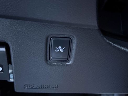 Used 2018 Nissan Kicks S image 29