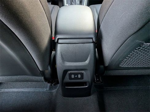 Used 2025 Hyundai Venue SEL image 30