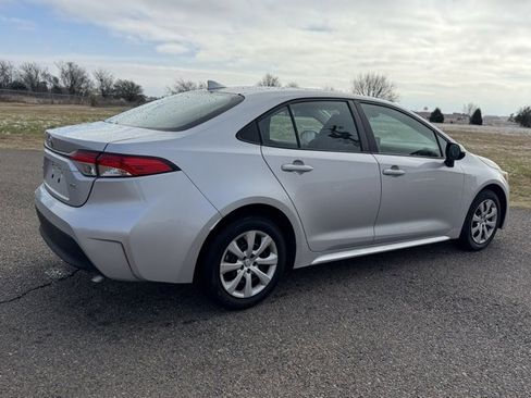 Used 2024 Toyota Corolla LE image 6