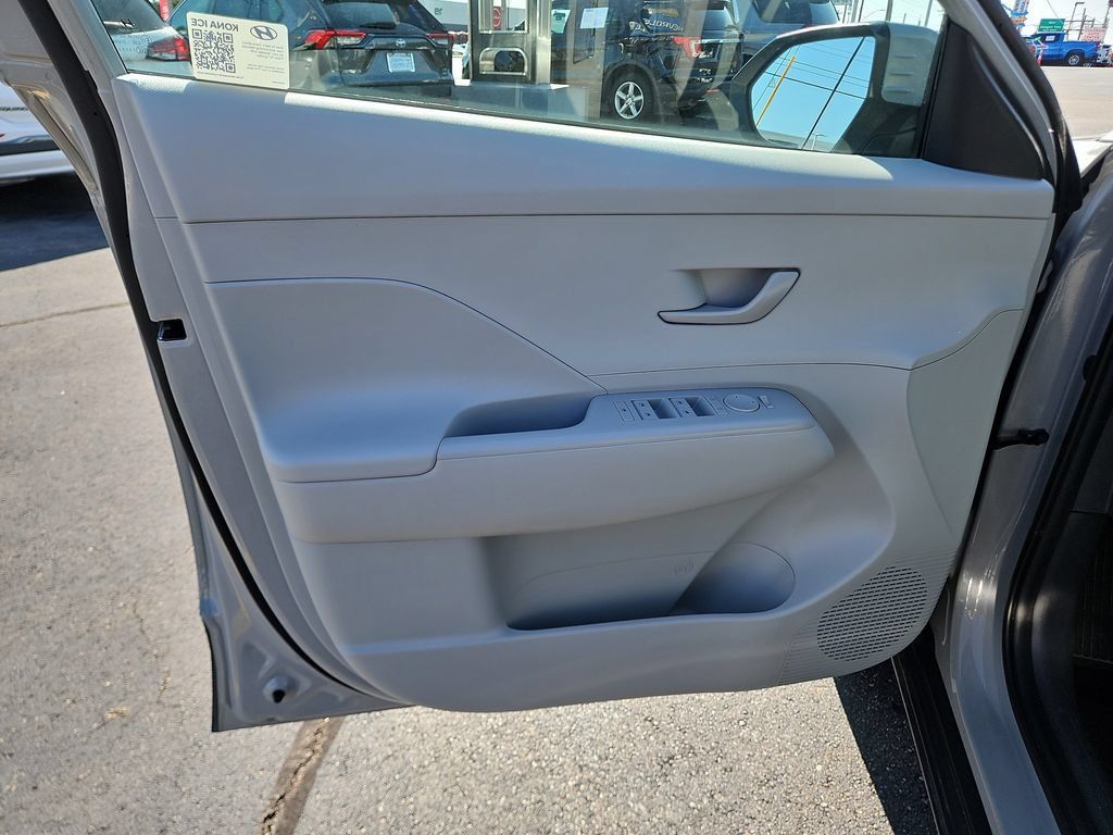Used 2025 Hyundai Kona SEL FWD image 22