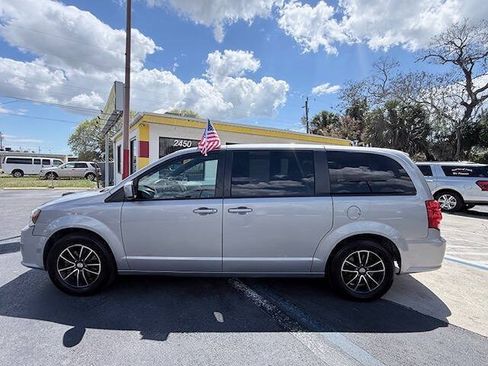 Used 2018 Dodge Grand Caravan SE FWD image 4