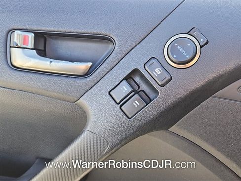 Used 2015 Hyundai Genesis 3.8 image 32