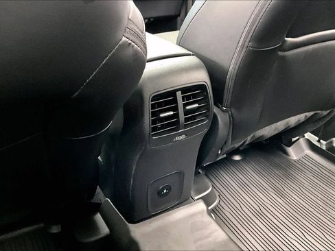 Certified 2025 Ford Escape SE FWD image 33