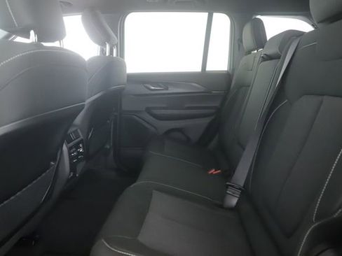 Used 2025 Jeep Grand Cherokee Laredo X image 26