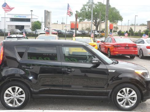 Used 2014 Kia Soul + image 11