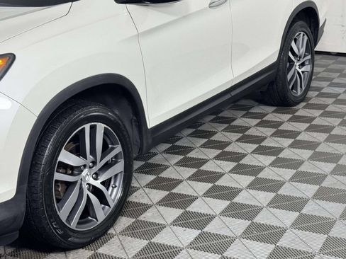 Used 2017 Honda Pilot Touring image 13