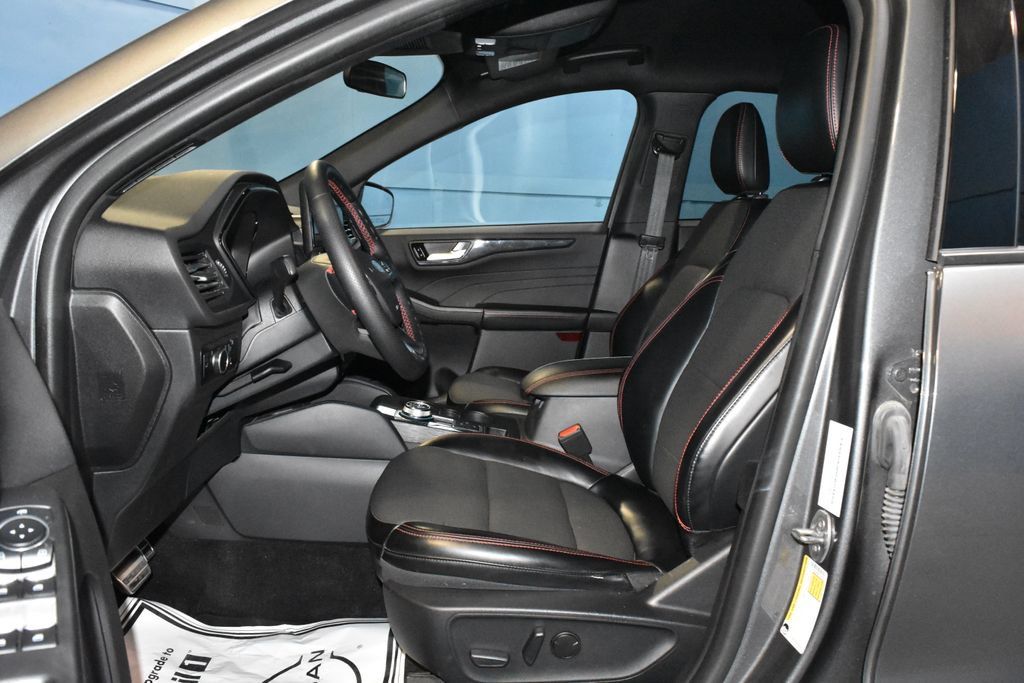 Used 2024 Ford Escape ST-Line w/ Tech Pack #1 FWD image 6