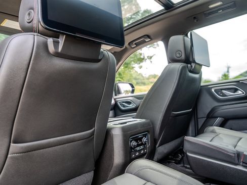 Used 2021 Chevrolet Tahoe RST w/ Luxury Package RWD image 31
