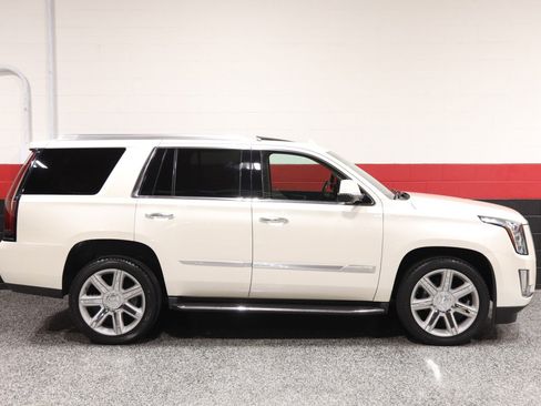 Used 2015 Cadillac Escalade Luxury AWD/4WD image 7