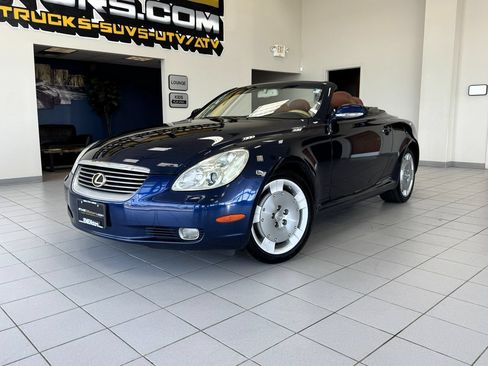 Used 2004 Lexus SC 430 Convertible RWD image 2