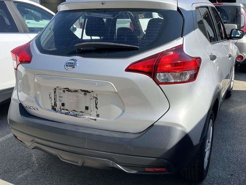 Used 2019 Nissan Kicks S FWD image 4
