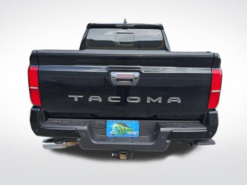 Used 2025 Toyota Tacoma Limited AWD/4WD image 7