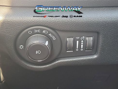 New 2026 Chrysler Pacifica Pinnacle image 28