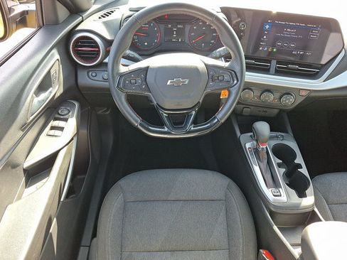 Used 2024 Chevrolet Trax RS FWD image 12