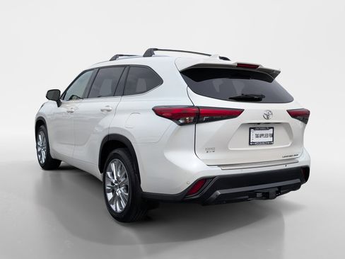 Used 2021 Toyota Highlander Limited AWD/4WD image 4
