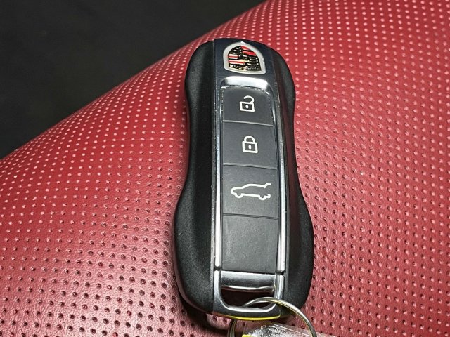 Certified 2023 Porsche Cayenne Turbo GT AWD/4WD image 42