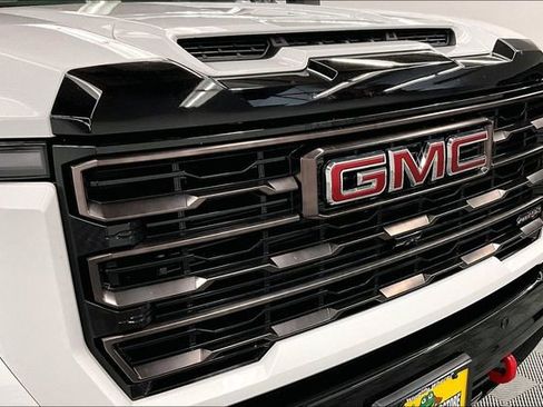 Used 2025 GMC Sierra 2500 AT4X AWD/4WD image 35