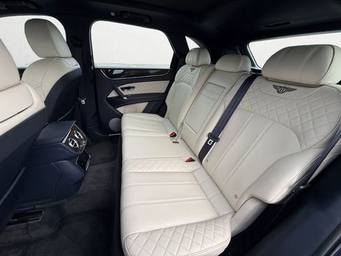 Used 2019 Bentley Bentayga image 11