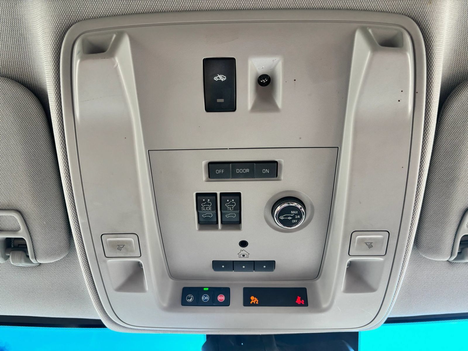 Used 2018 Cadillac Escalade ESV Premium Luxury AWD/4WD image 29