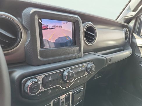 Used 2023 Jeep Gladiator Sport image 36