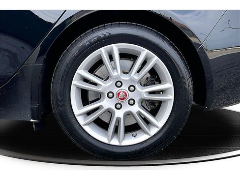 Used 2018 Jaguar XE Premium AWD/4WD image 41