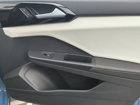 New 2026 Volkswagen Taos S image 16