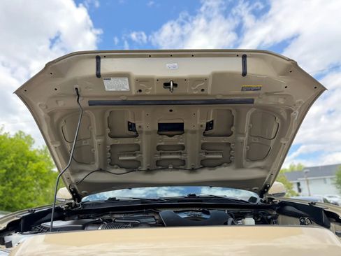 Used 2018 Toyota Tacoma TRD Sport w/ Technology Package AWD/4WD image 3