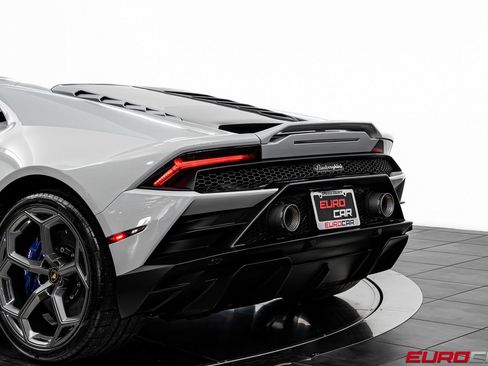 Used 2023 Lamborghini Huracan EVO image 16