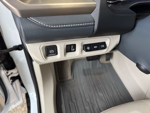 Used 2023 GMC Acadia Denali w/ Denali Technology Package image 20