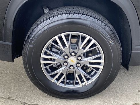 Certified 2025 Chevrolet Traverse LT image 32